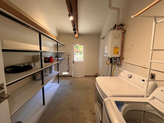 Building Photo - Most Charming Home in La Costa