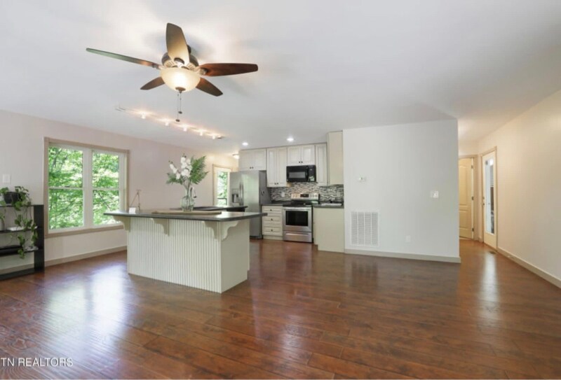 Building Photo - 2109 Dogwood Dr