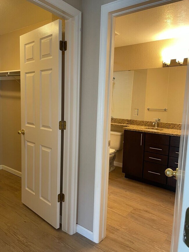Building Photo - 5225 White Willow Dr