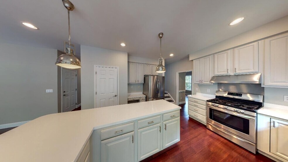 Building Photo - 425 New Parkside Dr