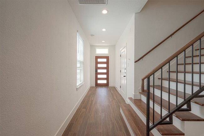 Building Photo - 13419 Scott St