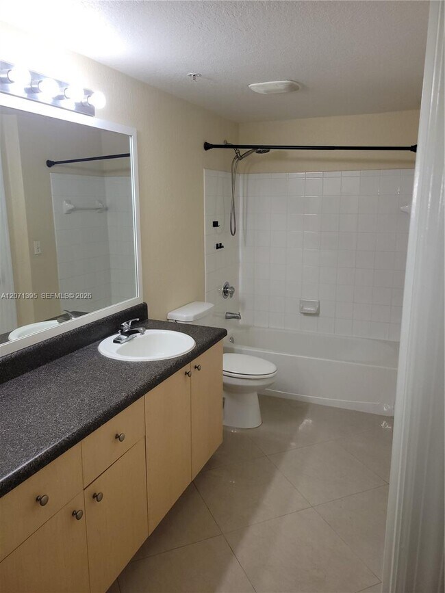 Building Photo - 2564 Centergate Dr