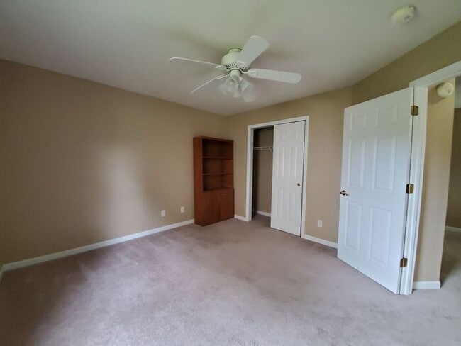 Building Photo - 3 Bedroom On Cul-de-sac, East Side Location