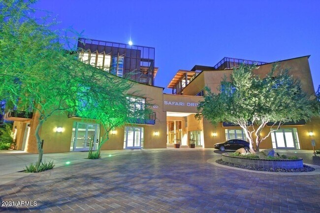 Building Photo - 4747 N Scottsdale Rd