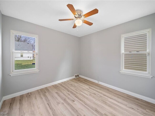 Building Photo - 26491 Shirley Ave