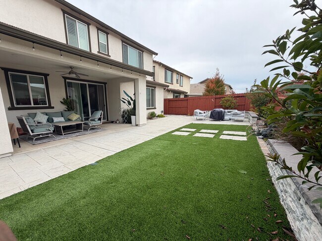 Building Photo - 1580 Blue Moon Ln