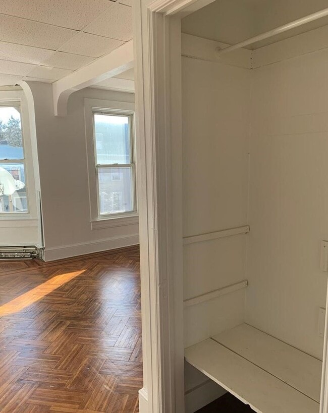 Building Photo - 667 E Philadelphia St