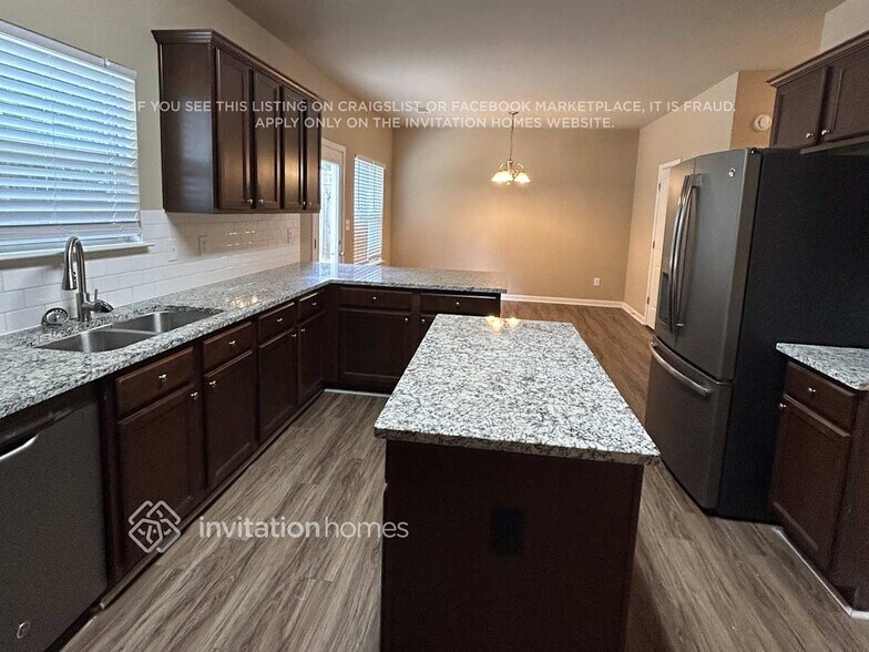 Building Photo - 833 Whitfield Oak Way NE