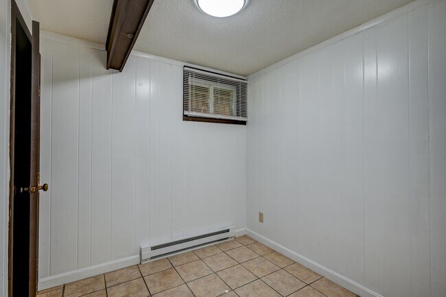 Building Photo - 12 Emery Ln