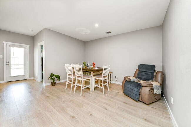 Building Photo - 31711 Melkridge Rd