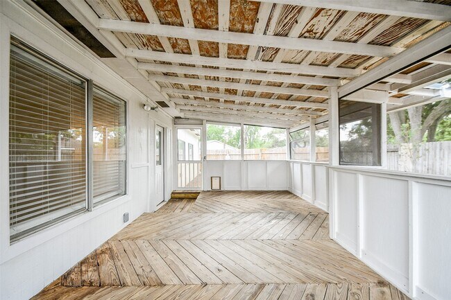 Building Photo - 710 N Fork Ct