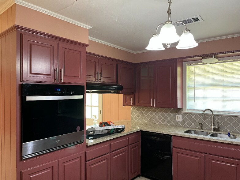 Building Photo - 1225 Bellonia Dr