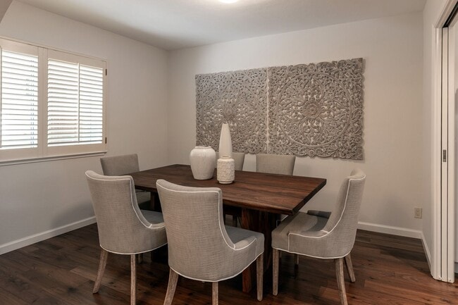 Building Photo - Downtown Los Altos Luxury Townhome
