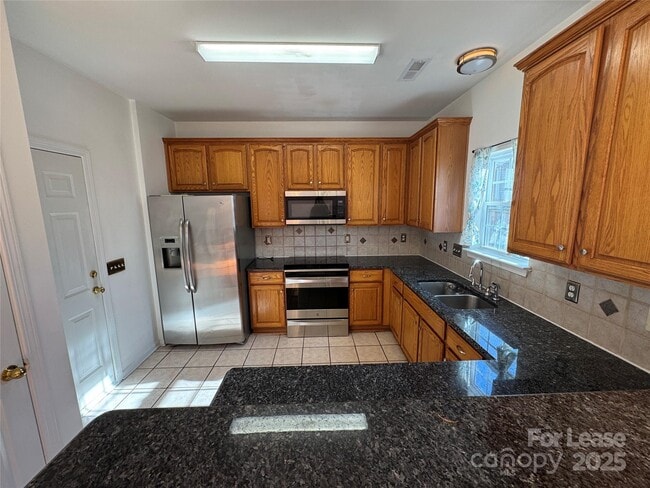 Building Photo - 9920 Forest Run Ln