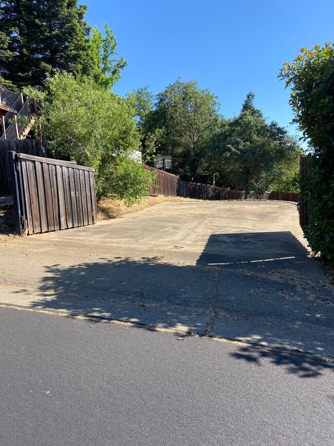 Building Photo - Beautifully remodeled 3 Bdrm+Master retrea...