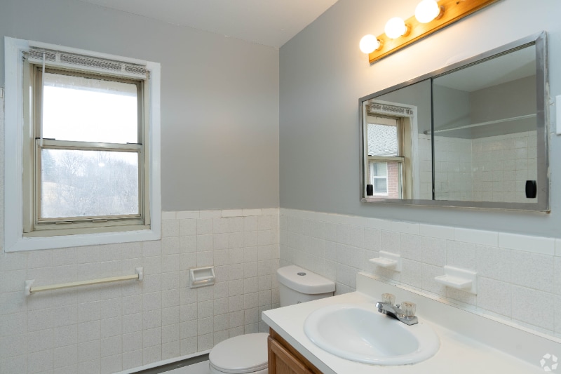 Building Photo - 14 Revere Dr