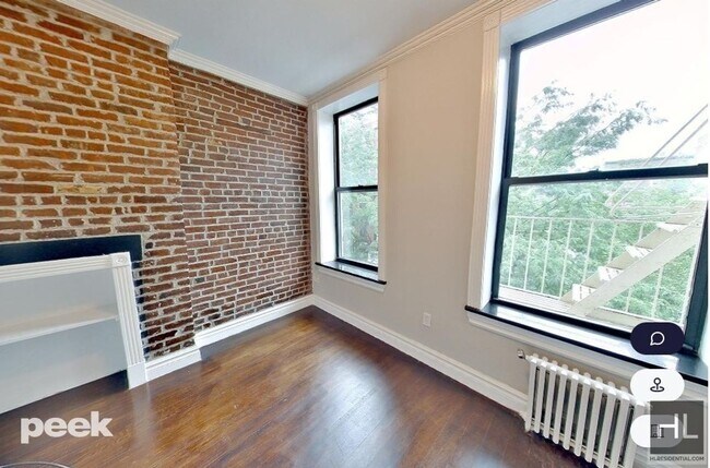 Building Photo - Mott Street