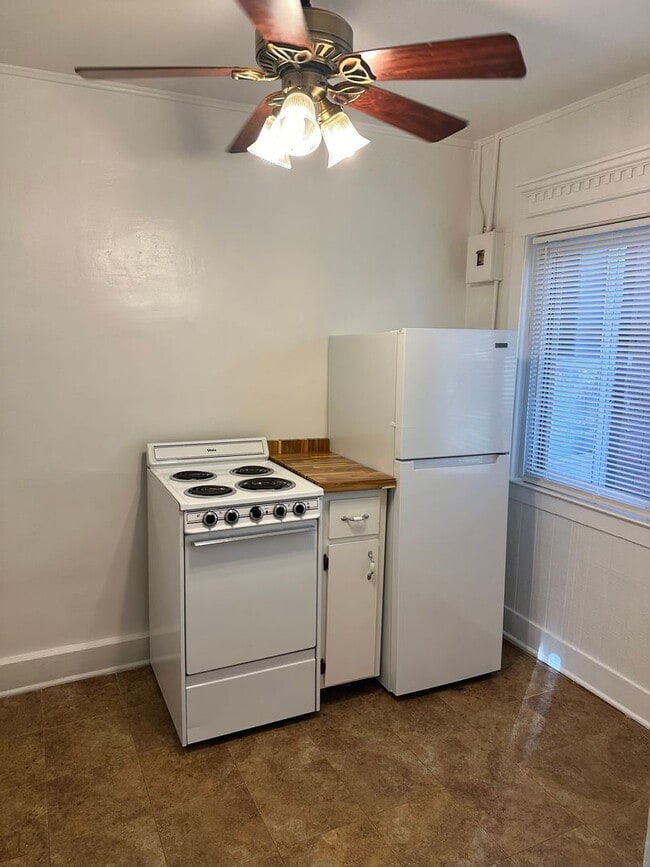 Building Photo - Royal Oak Triplex - Hawthorn