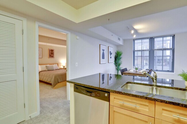 Building Photo - 550 14th St S