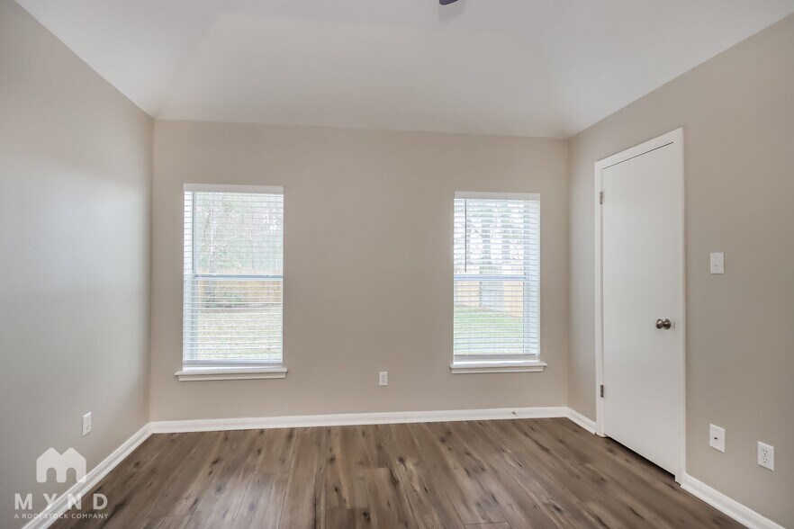 Building Photo - 126 Kellyn Oaks Dr