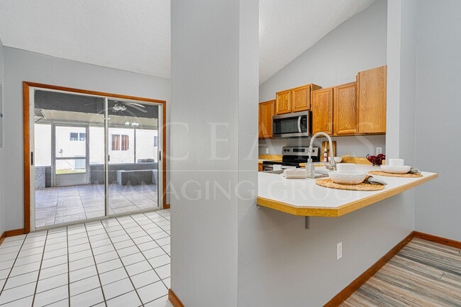 Building Photo - TOWNHOMES WEST, PORT ORANGE!