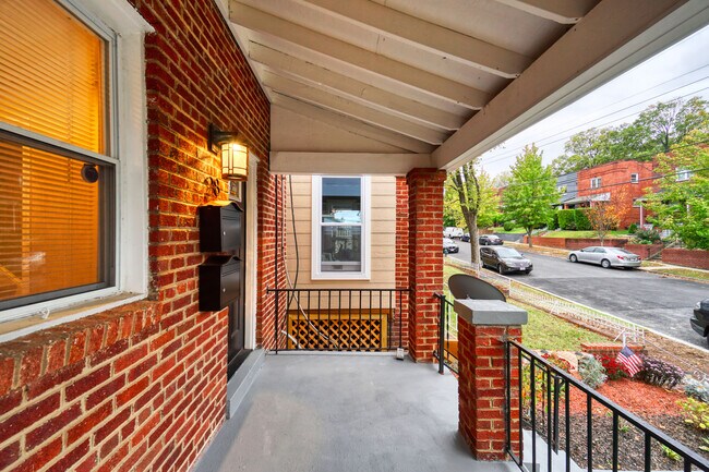 Building Photo - 28 54th St SE