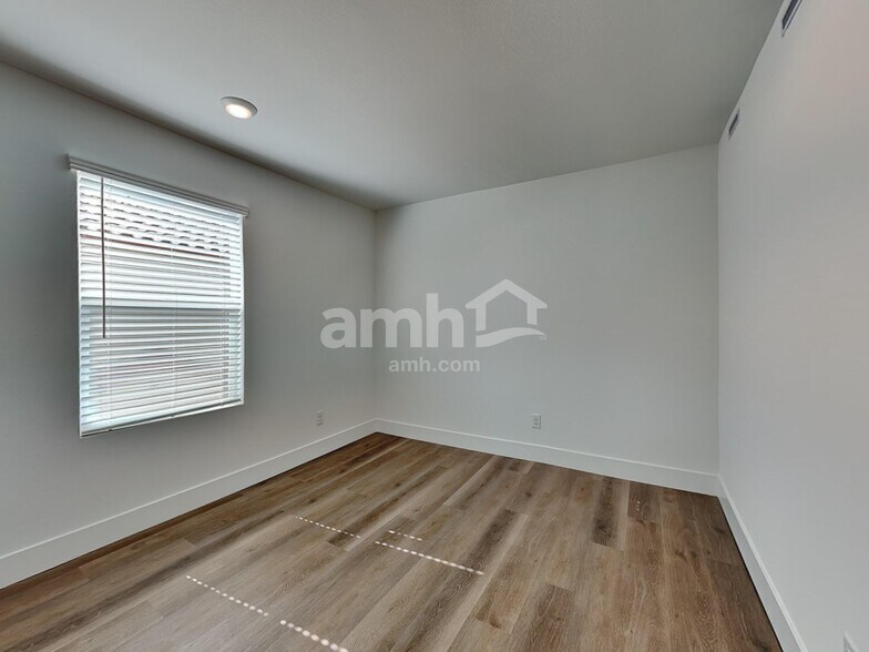 Building Photo - 9135 Fiesta Impatiens Ct