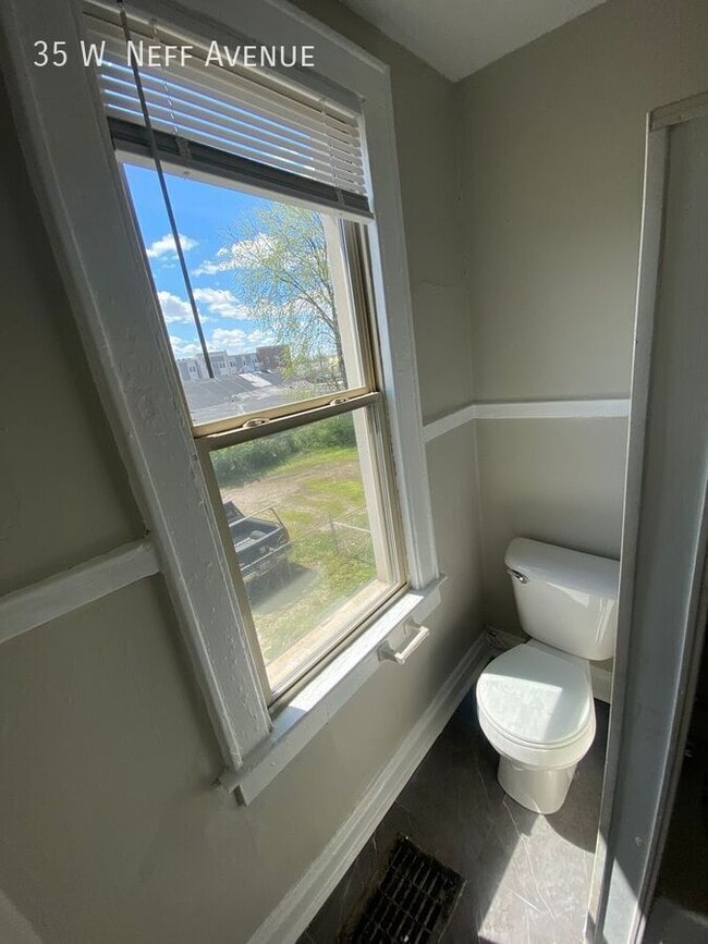 Building Photo - 35 W Neff Ave