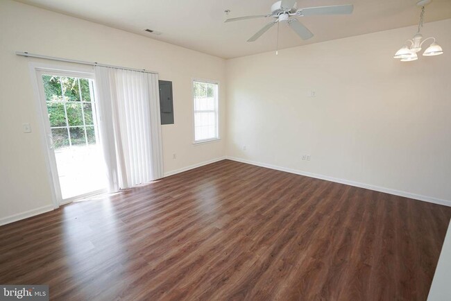 Building Photo - 420 Parkview Ct