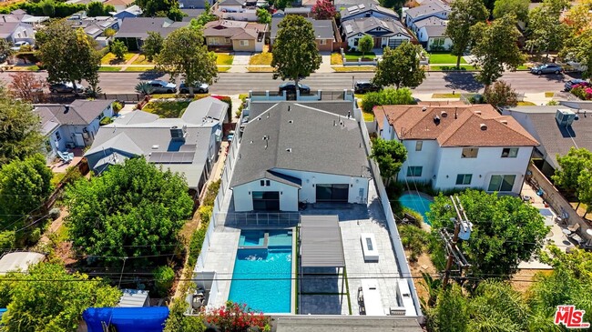 Building Photo - 5735 Saloma Ave