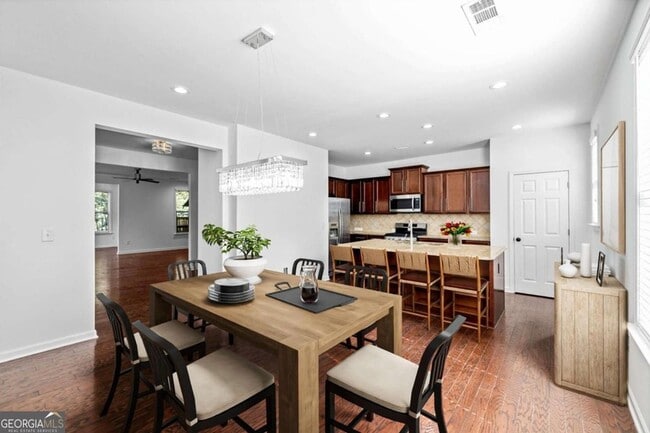 Building Photo - 4228 Laurel Creek Ct SE