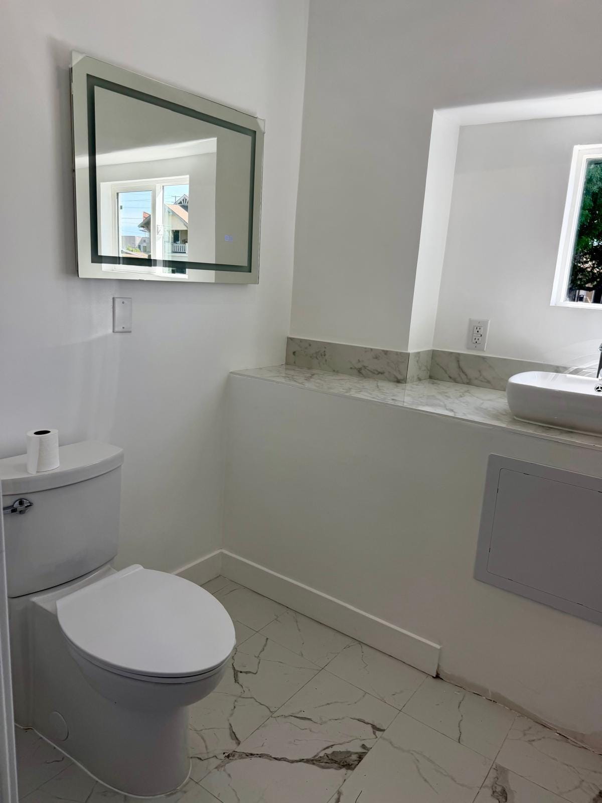 Building Photo - 151 E 47th St