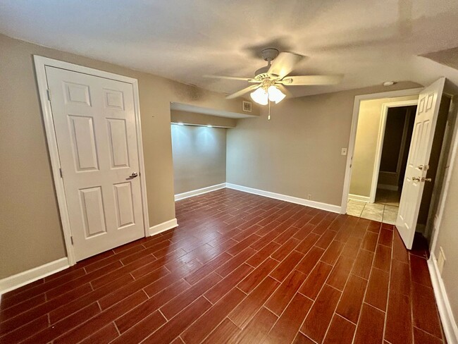 Building Photo - 2 Bedroom in Richmond! - Water Included!