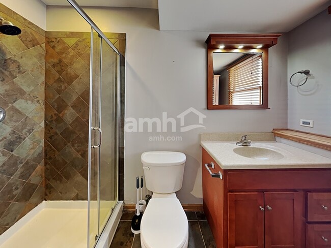 Building Photo - 1509 Bassett Dr