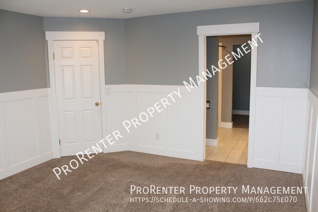 Building Photo - 8130 Deer Run Way