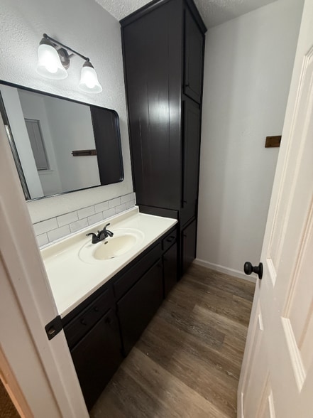 Building Photo - 652 Sue Ann Ln