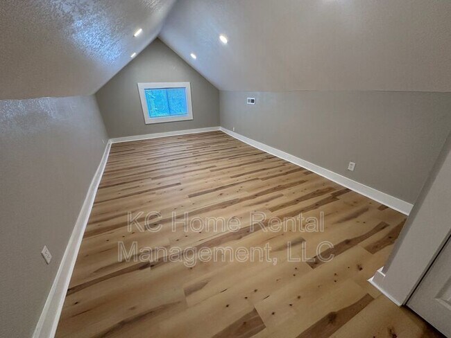 Building Photo - 4010 S Benton Ave