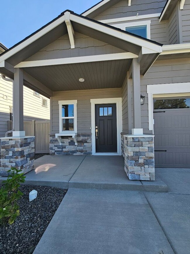 Building Photo - Brand new 3 Bed 2.5 Bath Home- Owyhee Scho...