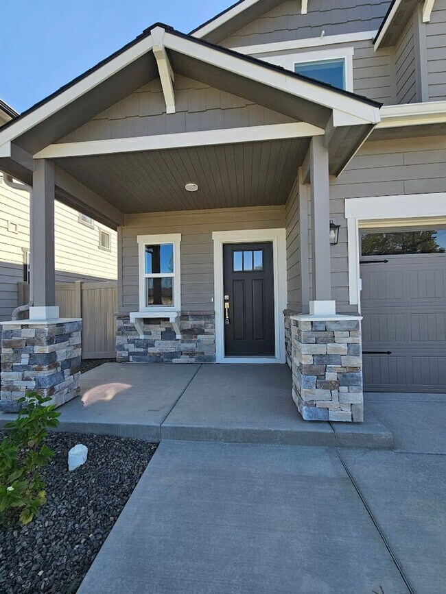 Building Photo - Brand new 4  Bed 2.5 Bath Home- Owyhee Sch...