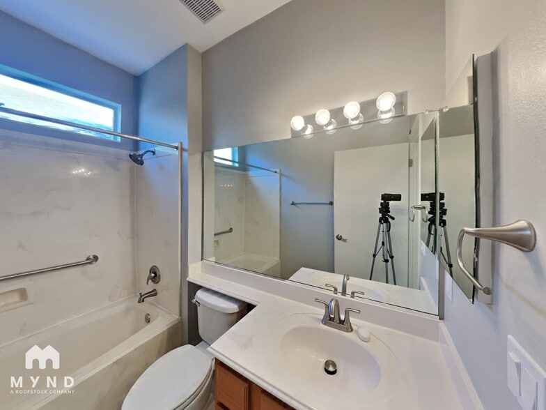 Building Photo - 288 Whispering Wind Dr