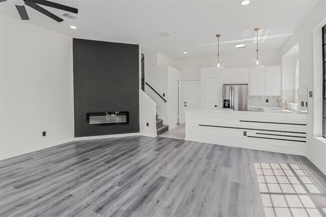 Building Photo - 8888 Benning Dr