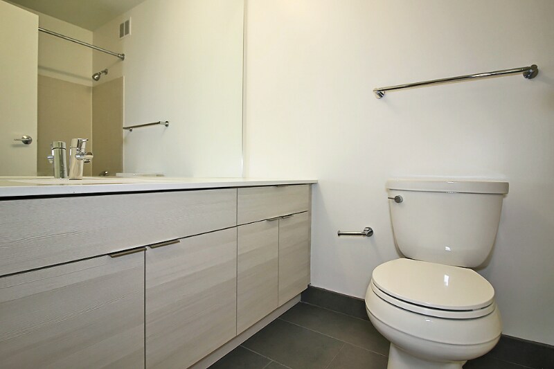 Building Photo - 439 E Ontario St