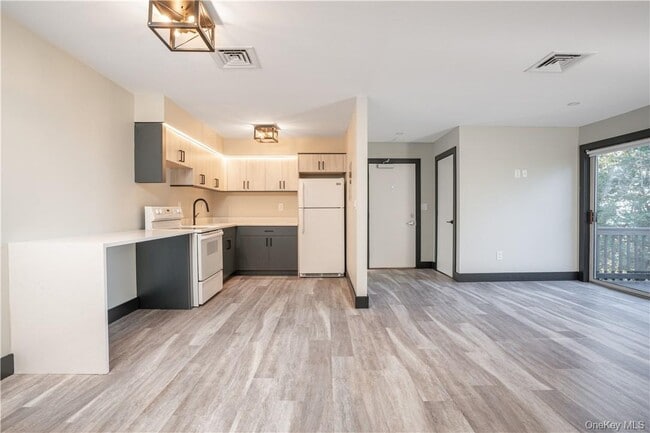 Building Photo - 8-12 S Boulevard Unit# 8-104