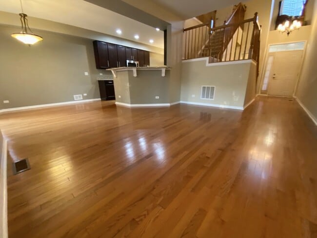 Building Photo - 504 Tamarack Dr