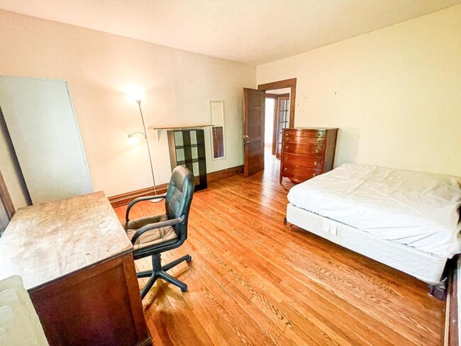 Building Photo - 207 Kelvin Pl