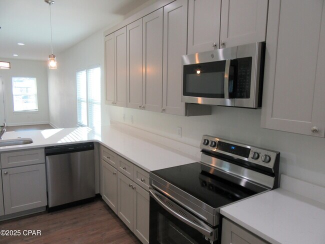 Building Photo - 2811 N Panama Ave