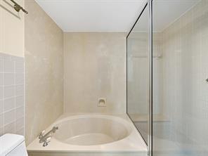 Building Photo - 5054 Golfview Ct