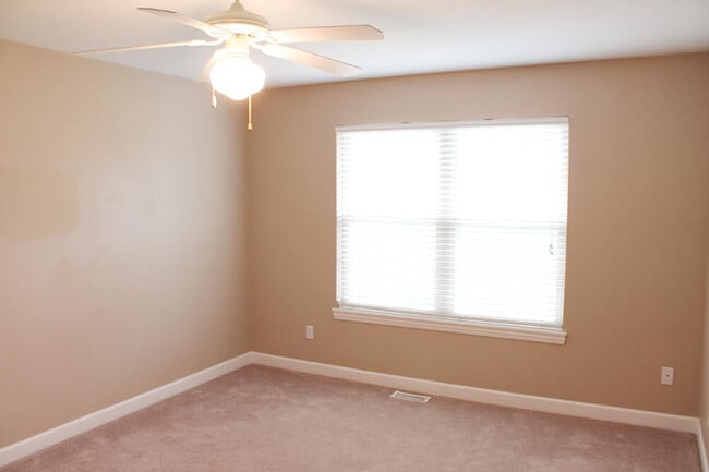 Building Photo - 1304 E Brown School Rd