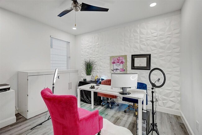 Building Photo - 5006 Golden Forest Dr