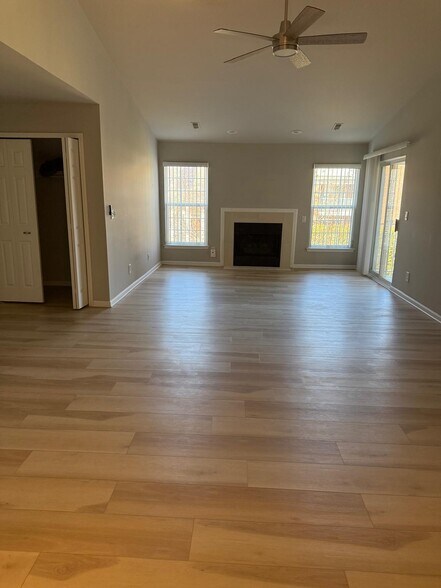 Great /living - 5560 Pine Aires Dr